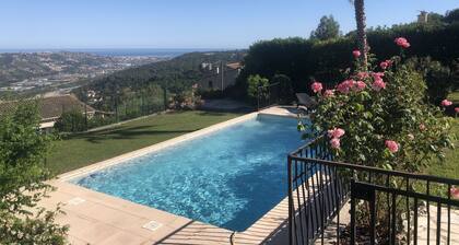 Au Centre de la Côte Dazur Villa Familiale Avec Piscine au Calme