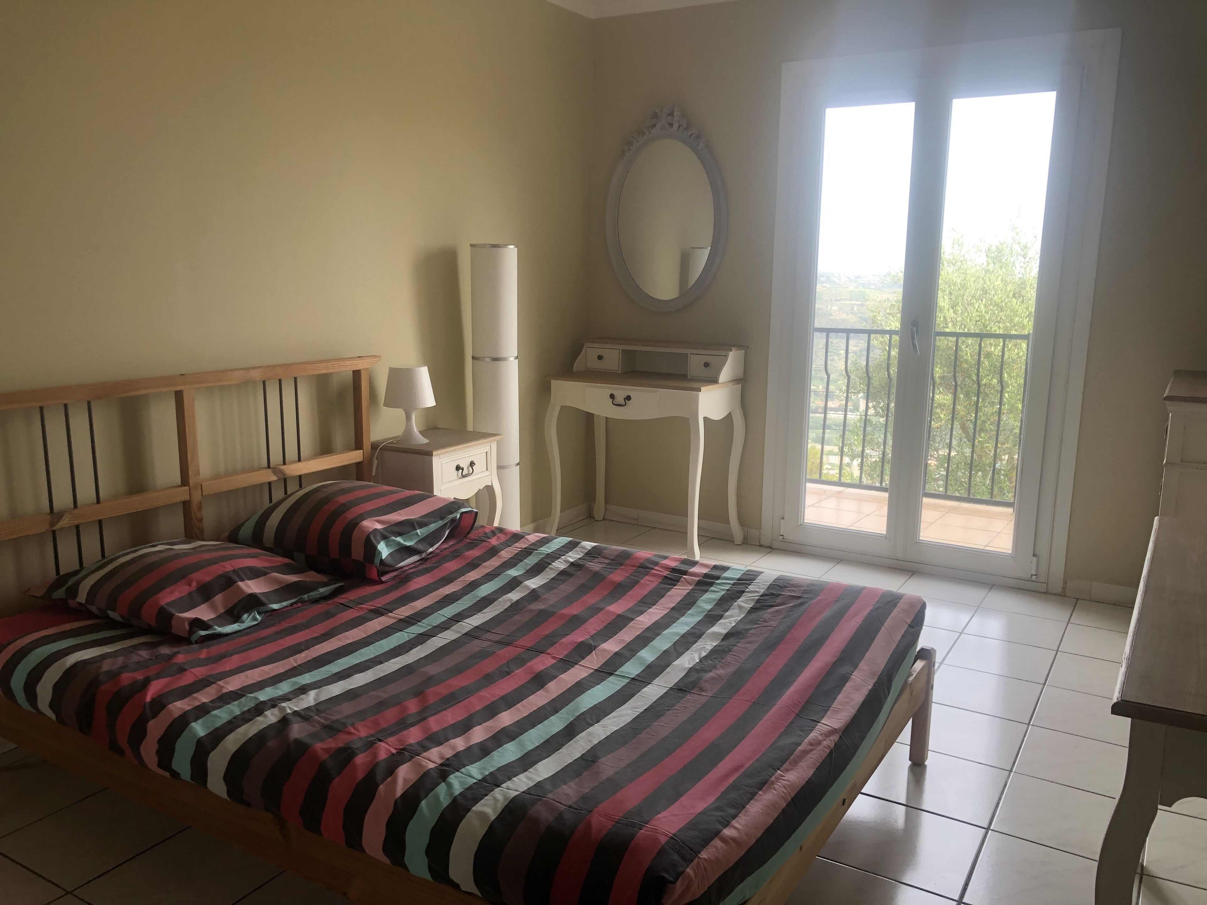 5 slaapkamers, een strijkplank/strijkijzer, reisbedje, gratis wifi