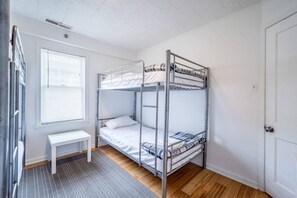 2 slaapkamers, een strijkplank/strijkijzer, wifi, beddengoed