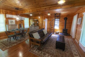 Smart-TV, Kamin, Bücher