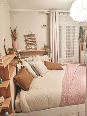 4 soverom, strykejern/-brett, wi-fi (inkludert) og sengetøy