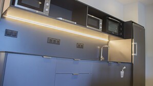 Shared kitchen facilities - Albergue Playa Sabarís - Hostel (Baiona)