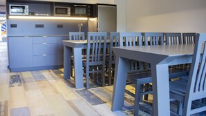 Shared kitchen - Albergue Playa Sabarís - Hostel (Baiona)