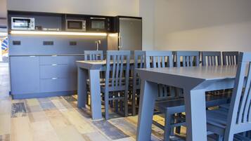 Réfrigérateur dans l'espace commun, micro-ondes dans l'espace commun