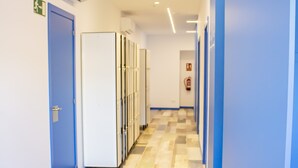 Lockers - Albergue Playa Sabarís - Hostel (Baiona)