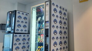Vending machine - Albergue Playa Sabarís - Hostel (Baiona)