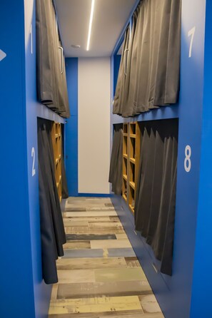 Dormitorio compartido básico, dormitorio mixto | Wifi gratis