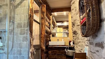 Romantic Double Room | Bathroom shower