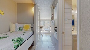 1 dormitorio, tabla de planchar con plancha, wifi gratis y ropa de cama