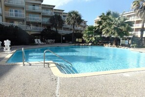 Una piscina cubierta, una piscina climatizada