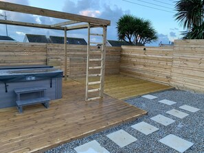 Bañera de hidromasaje al aire libre