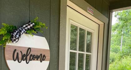 Pet friendly Camping cabin close to Buffalo River