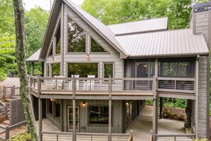 Exterior - Spring Break Cabin Retreat! NEW Hot Tub, Creekside, Gameroom, 4 Fireplaces! (Cherry Log)