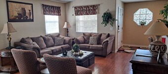 Cozy Dream Cottage/short distance from beautiful white sand beaches