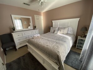 4 habitaciones, escritorio, tabla de planchar con plancha y wifi gratis 