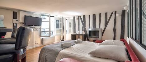 2 chambres, fer et planche à repasser, Wi-Fi, draps fournis