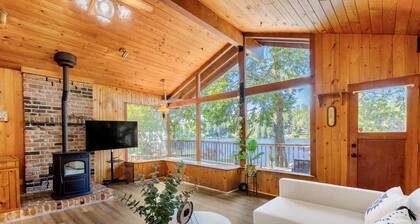 Lake access cabin near trails and spring