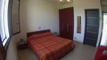 3 chambres, bureau, draps fournis