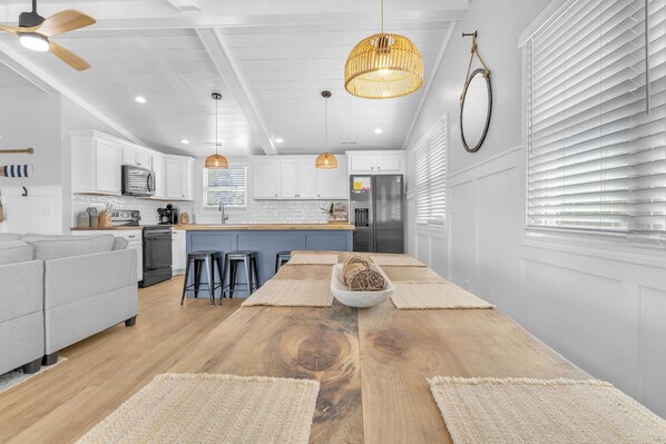 冰箱、微波炉、烤箱、炉灶