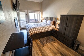 1 bedroom, desk, iron/ironing board, free WiFi - Newly Updated Condo in Granby!  Sleeps 8 - Private bedroom & Loft! (Granby)