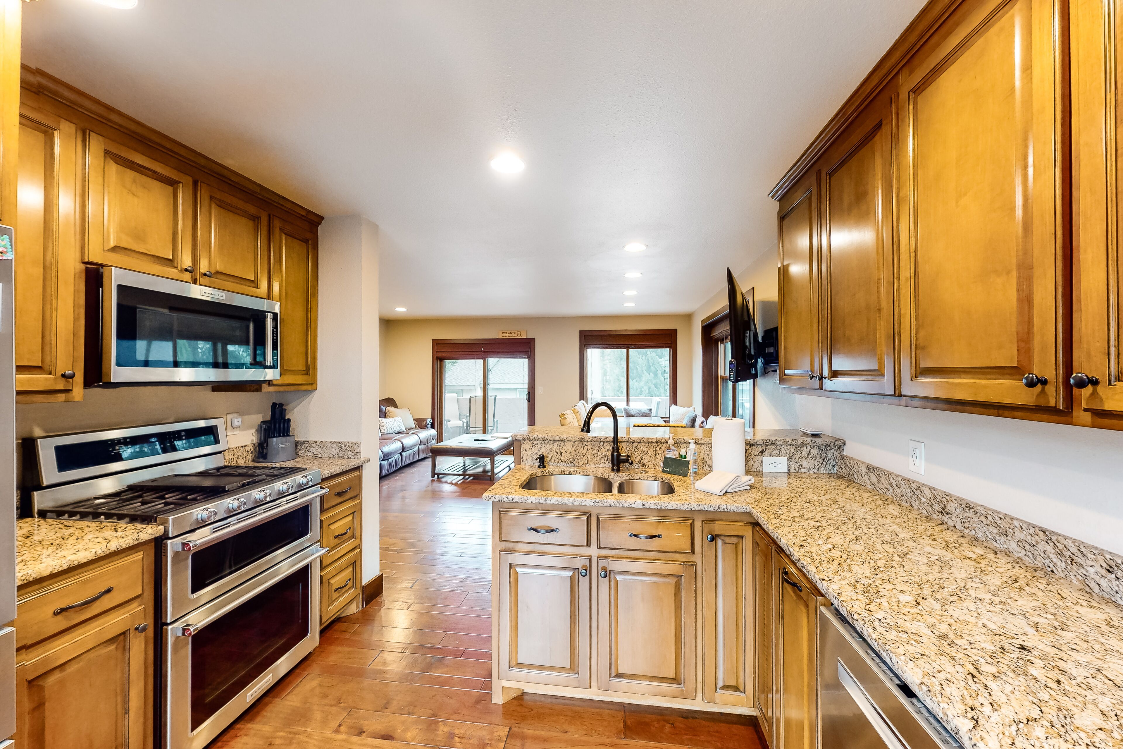 ثلاجة، ميكروويف، فرن، موقد طهي مسطح