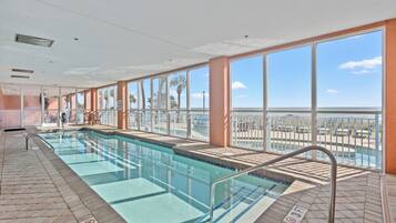 Hồ bơi ngoài trời phục vụ theo mùa