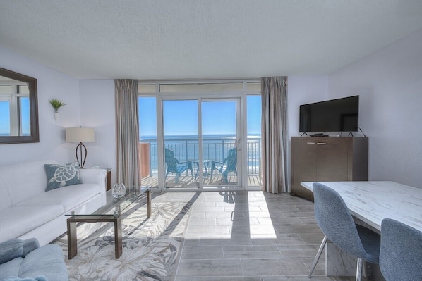 Condo, 1 Bedroom, Oceanfront (605) | 2 bedrooms, individually decorated, individually furnished, free WiFi