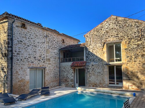 Maison de campagne au milieu des vignes proche des commodités