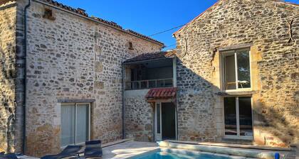 Maison de campagne au milieu des vignes proche des commodités