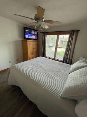 3 bedrooms, iron/ironing board, free WiFi, bed sheets