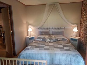 5 chambres, lit parapluie, Wi-Fi, draps fournis