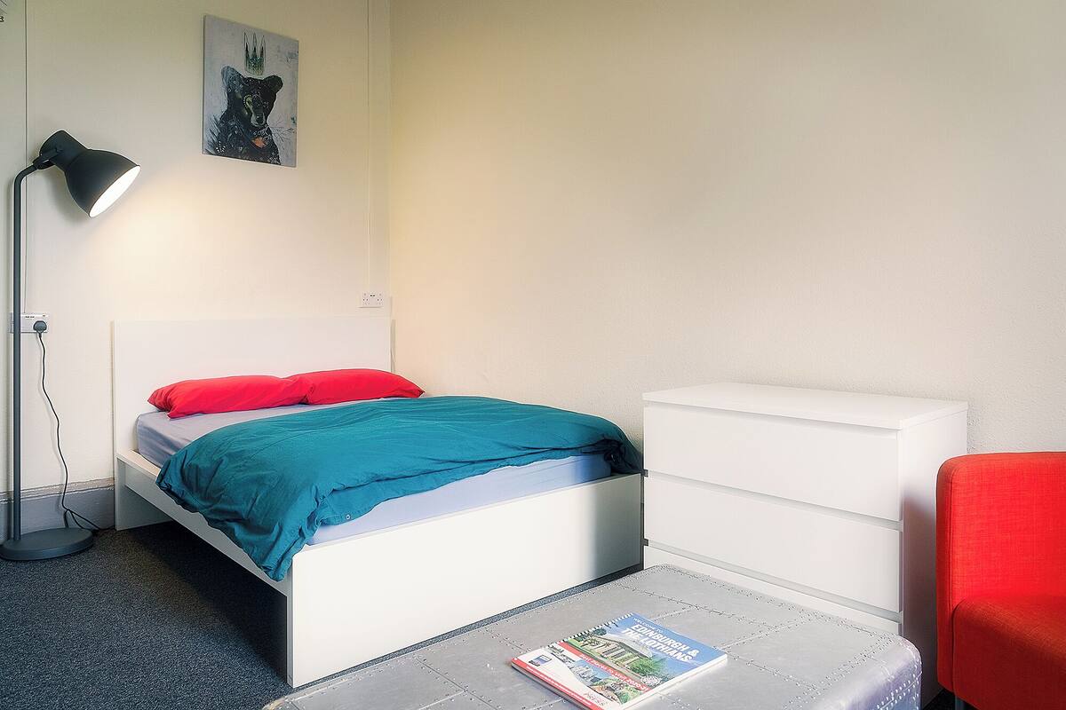 Chambre classique double, vue sur la ville | AccĂšs au Wi-Fi (inclus), literie fournie