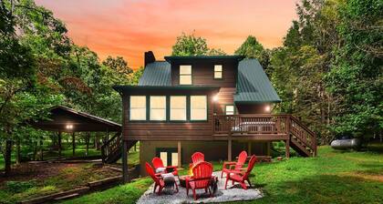 Hot tub, fam friendly, game room, fire pit, A+ location, mins to Blue Ridge!