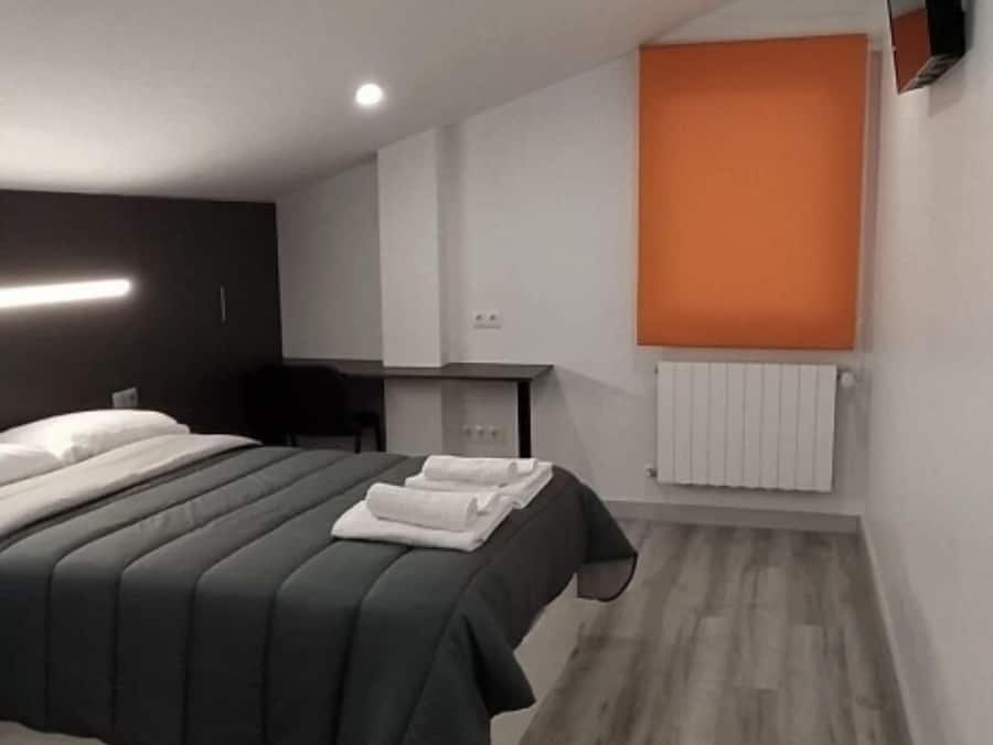 Traditional Double Room | Desk, laptop workspace, soundproofing, iron/ironing board