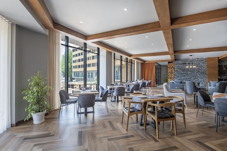 Restaurante. Dialog Kokhta