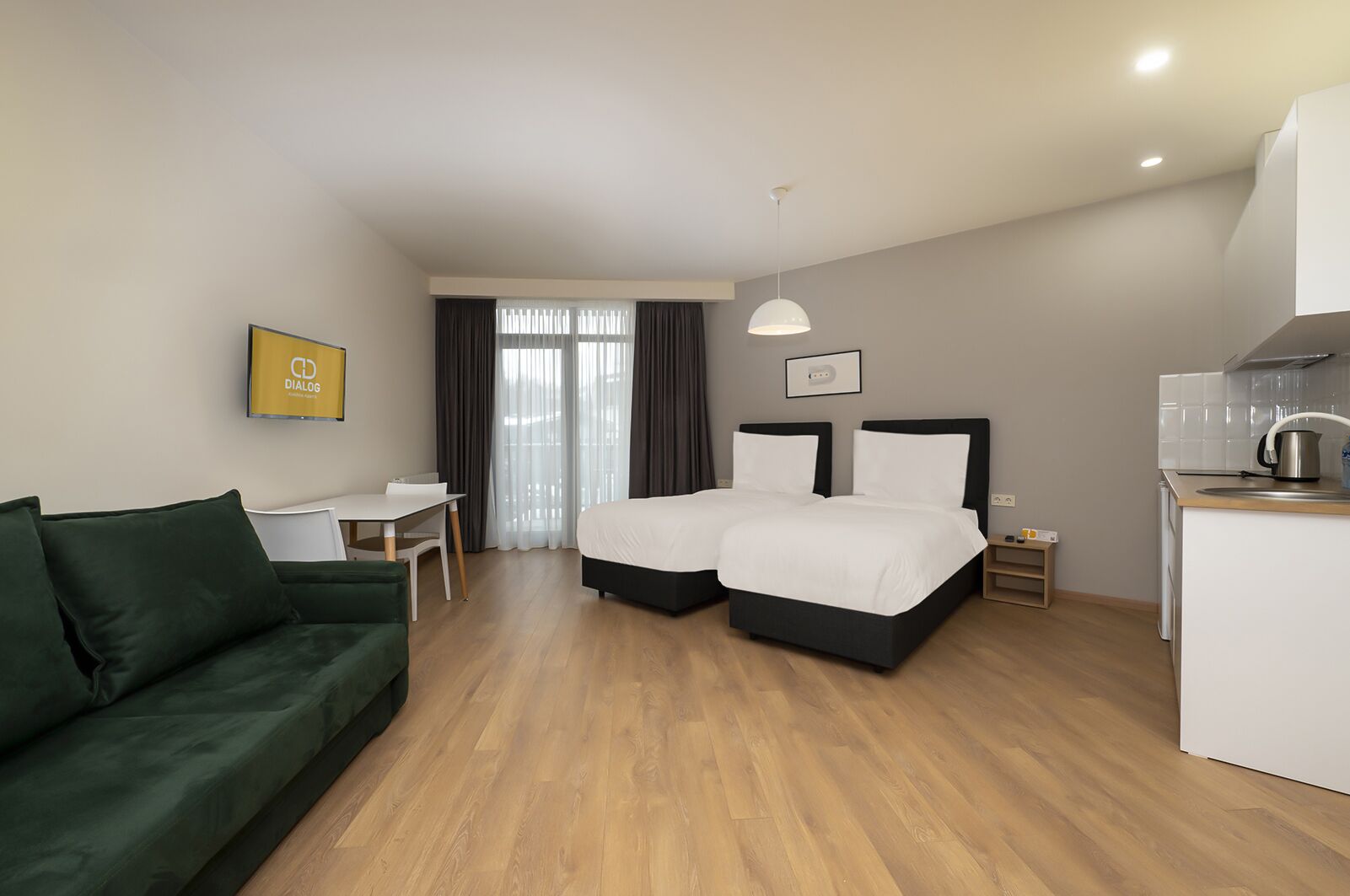 Deluxe-værelse med 2 enkeltsenge | Opholdsområde | Tv