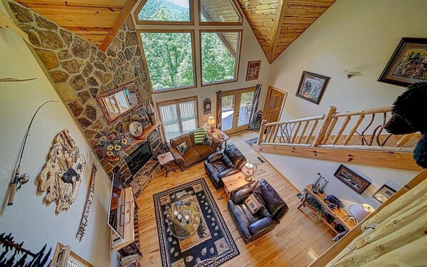 Smart TV, fireplace, printers - Bear Valley Retreat | Cozy and Private Cabin near Lake Chatuge | Dog Friendly (Hiawassee)