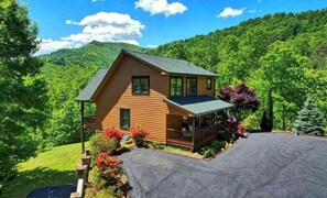 Exterior - Bear Valley Retreat | Cozy and Private Cabin near Lake Chatuge | Dog Friendly (Hiawassee)
