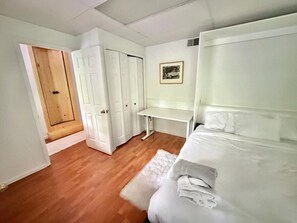 4 عدّة غرف نوم ومكتب ومكواة/لوح كي وواي فاي