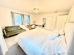 4 bedrooms, desk, iron/ironing board, WiFi