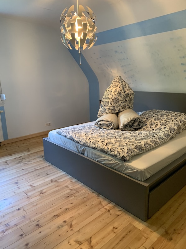 1 bedroom, travel crib, free WiFi, bed sheets