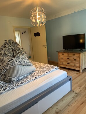 1 bedroom, travel crib, free WiFi, bed sheets