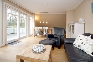 Fernseher, DVD-Player, Stereoanlage