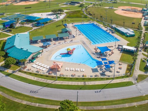 Beach Cottage - walk to Gulf - Sleeps up to 8