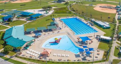 Beach Cottage - walk to Gulf - Sleeps up to 8