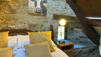 5 多间卧室、办公桌、免费 WiFi、床单