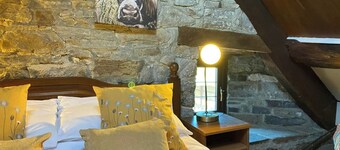 16th century farmhouse with traditional features, perfect for walking & relaxing