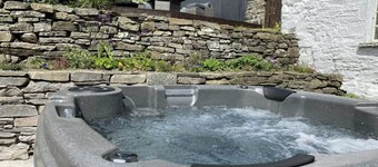 16th century farmhouse with traditional features, perfect for walking & relaxing