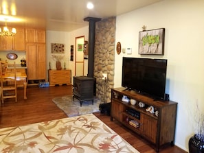 Interior - Cozy Mountain Retreat in Big Bear (Sugarloaf)