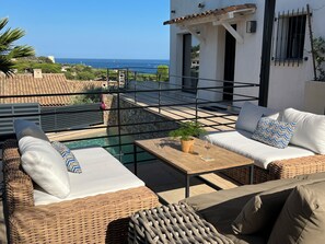 Property grounds - Stunning House, with a Private Pool, overlooking Golfe de Saint Tropez, for 6. (Sainte-Maxime)